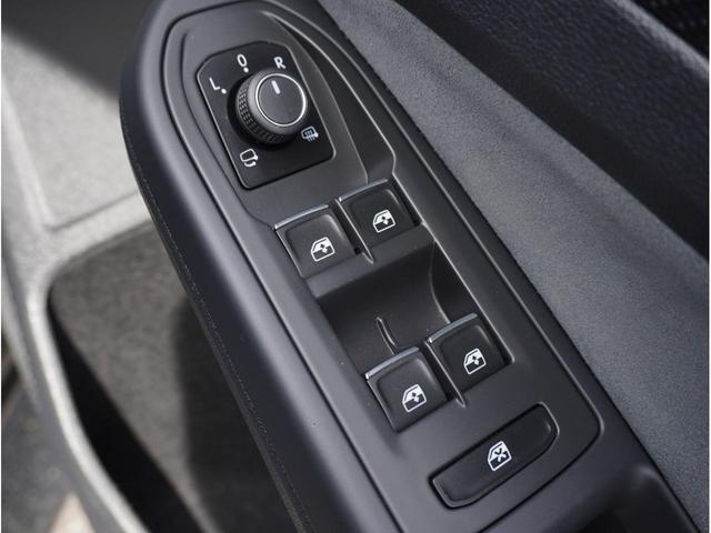 ゴルフＲ ＴＳＩ　４モーション　純正ナビ　バックカメラ　前後ドラレコ　障害物センサー　ＥＴＣ２．０　アダプティブクルーズコントロール　パドルシフト　電子パーキング　ＬＥＤヘッドライト　純正アルミホイール　衝突被害軽減ブレーキ　４ＷＤ（51枚目）