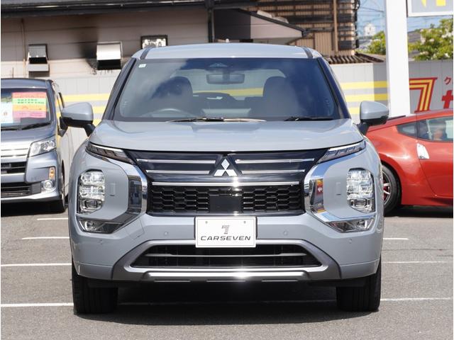アウトランダーＰＨＥＶ Ｐエグゼクティブパッケージ　横滑り防止　１００Ｖ　黒革シート　ＥＴＣ車載器　フルセグＴＶ　シートヒーター　パワーシート　ＬＥＤヘッドライト　メモリーナビ　ＡＢＳ　Ｂカメ　アルミ　キーレス　スマートキー　エアバッグ　フロントカメラ（13枚目）