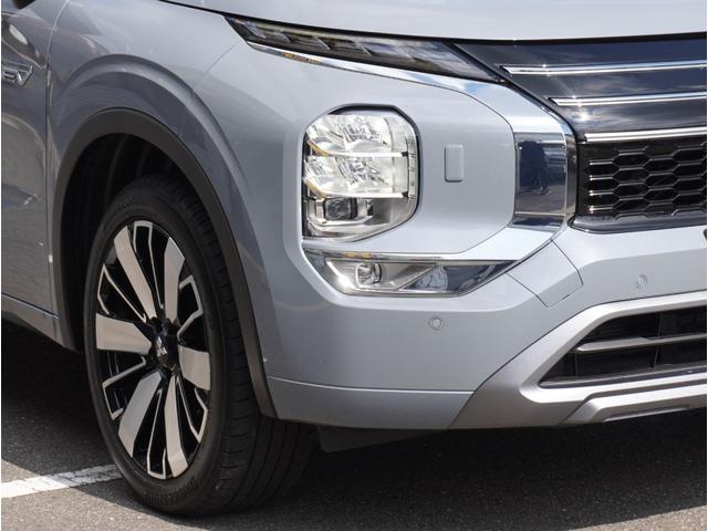 アウトランダーＰＨＥＶ Ｐエグゼクティブパッケージ　横滑り防止　１００Ｖ　黒革シート　ＥＴＣ車載器　フルセグＴＶ　シートヒーター　パワーシート　ＬＥＤヘッドライト　メモリーナビ　ＡＢＳ　Ｂカメ　アルミ　キーレス　スマートキー　エアバッグ　フロントカメラ（14枚目）