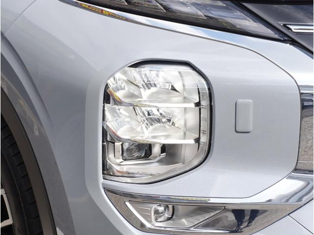 アウトランダーＰＨＥＶ Ｐエグゼクティブパッケージ　横滑り防止　１００Ｖ　黒革シート　ＥＴＣ車載器　フルセグＴＶ　シートヒーター　パワーシート　ＬＥＤヘッドライト　メモリーナビ　ＡＢＳ　Ｂカメ　アルミ　キーレス　スマートキー　エアバッグ　フロントカメラ（15枚目）