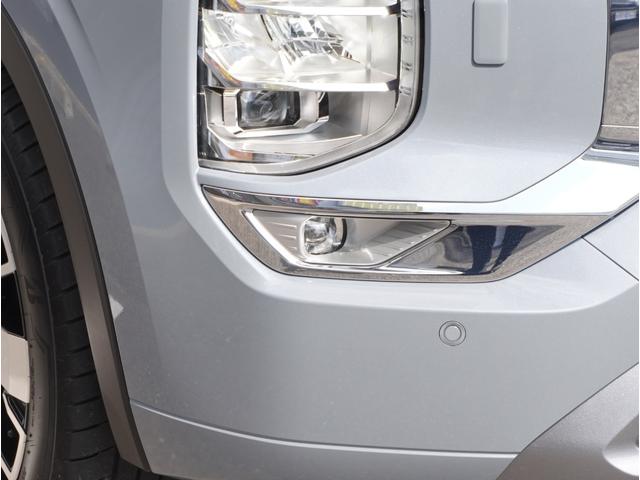 アウトランダーＰＨＥＶ Ｐエグゼクティブパッケージ　横滑り防止　１００Ｖ　黒革シート　ＥＴＣ車載器　フルセグＴＶ　シートヒーター　パワーシート　ＬＥＤヘッドライト　メモリーナビ　ＡＢＳ　Ｂカメ　アルミ　キーレス　スマートキー　エアバッグ　フロントカメラ（16枚目）