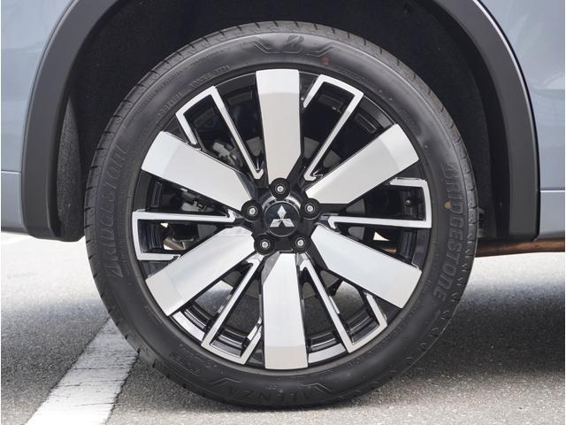 アウトランダーＰＨＥＶ Ｐエグゼクティブパッケージ　横滑り防止　１００Ｖ　黒革シート　ＥＴＣ車載器　フルセグＴＶ　シートヒーター　パワーシート　ＬＥＤヘッドライト　メモリーナビ　ＡＢＳ　Ｂカメ　アルミ　キーレス　スマートキー　エアバッグ　フロントカメラ（23枚目）