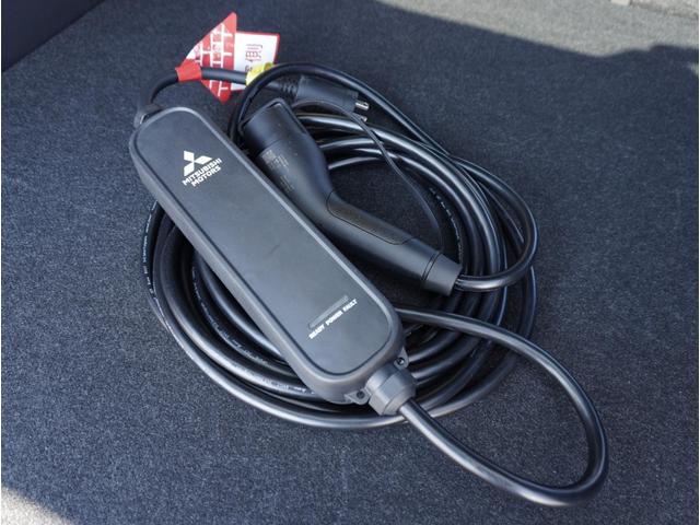 アウトランダーＰＨＥＶ Ｐエグゼクティブパッケージ　横滑り防止　１００Ｖ　黒革シート　ＥＴＣ車載器　フルセグＴＶ　シートヒーター　パワーシート　ＬＥＤヘッドライト　メモリーナビ　ＡＢＳ　Ｂカメ　アルミ　キーレス　スマートキー　エアバッグ　フロントカメラ（27枚目）