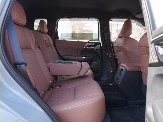 アウトランダーＰＨＥＶ Ｐエグゼクティブパッケージ　横滑り防止　１００Ｖ　黒革シート　ＥＴＣ車載器　フルセグＴＶ　シートヒーター　パワーシート　ＬＥＤヘッドライト　メモリーナビ　ＡＢＳ　Ｂカメ　アルミ　キーレス　スマートキー　エアバッグ　フロントカメラ（39枚目）
