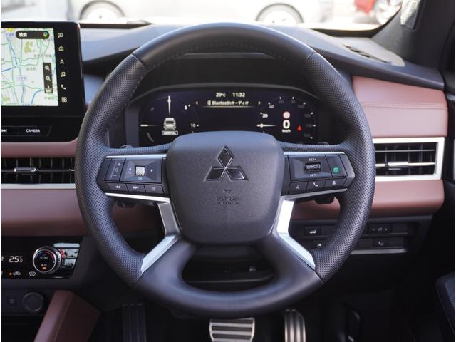 アウトランダーＰＨＥＶ Ｐエグゼクティブパッケージ　横滑り防止　１００Ｖ　黒革シート　ＥＴＣ車載器　フルセグＴＶ　シートヒーター　パワーシート　ＬＥＤヘッドライト　メモリーナビ　ＡＢＳ　Ｂカメ　アルミ　キーレス　スマートキー　エアバッグ　フロントカメラ（49枚目）