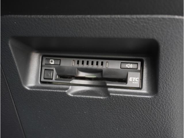 ヴィッツ Ｆ　セーフティーエディションＩＩＩ　イモビライザー　車線逸脱　衝突被害軽減ブレーキ　パワーウィンドウ　ナビＴＶ　ドライブレコーダー　エアバッグ　横滑り防止装置　パワステ　エアコン　クリアランスソナー　メモリナビ　インテリキー　ワンセグ（9枚目）