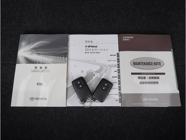 ヴィッツ Ｆ　セーフティーエディションＩＩＩ　イモビライザー　車線逸脱　衝突被害軽減ブレーキ　パワーウィンドウ　ナビＴＶ　ドライブレコーダー　エアバッグ　横滑り防止装置　パワステ　エアコン　クリアランスソナー　メモリナビ　インテリキー　ワンセグ（10枚目）