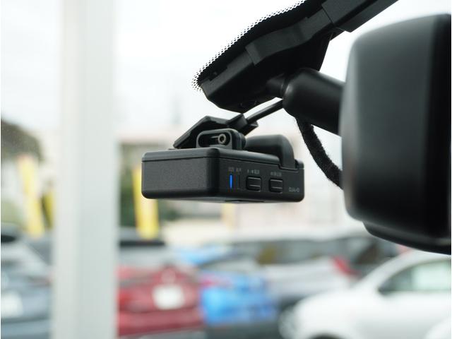 ジューク ニスモ 切替4WD サイドエアバック キーフリー 横滑り防止システム 寒冷地仕様 スマートキー オートエアコン アルミ ETC車載器 ターボ パワーウィンドウ ABS エアバッグ パワーステアリング TV(7枚目)