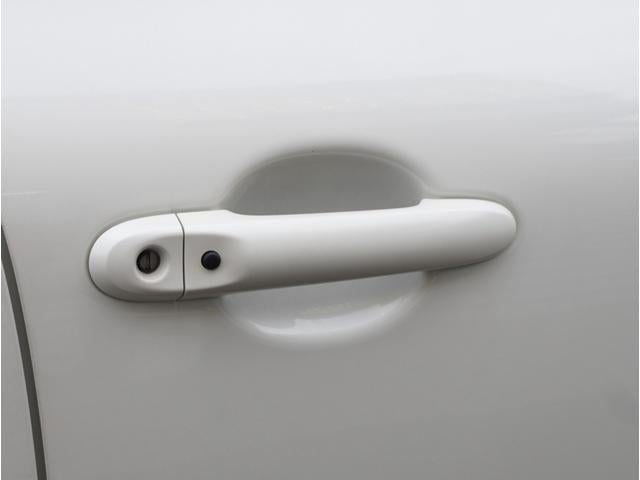 ジューク ニスモ 切替4WD サイドエアバック キーフリー 横滑り防止システム 寒冷地仕様 スマートキー オートエアコン アルミ ETC車載器 ターボ パワーウィンドウ ABS エアバッグ パワーステアリング TV(17枚目)