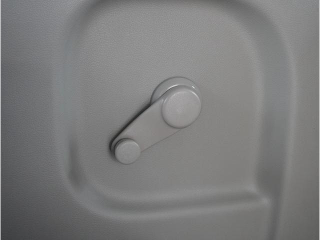 ミニキャブバン Ｅ　両側手動スライドドア　パーキングセンサー　パワステ　マニュアルエアコン　ＥＳＣ　運転席エアバッグ　助手席エアバッグ　アイドリングストップ　ＡＢＳ（29枚目）