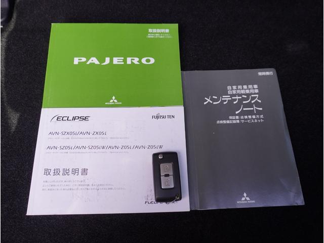 パジェロ ショート　ＶＲ－Ｉ　パワーステアリング　キーレスキー　パワーウィンドウ　フルセグＴＶ　バックモニター　エアコン　Ｗエアバッグ　ＡＢＳ　ＴＶ　アルミホイール　寒冷地仕様　エアバック　切替４ＷＤ　横滑防止（8枚目）