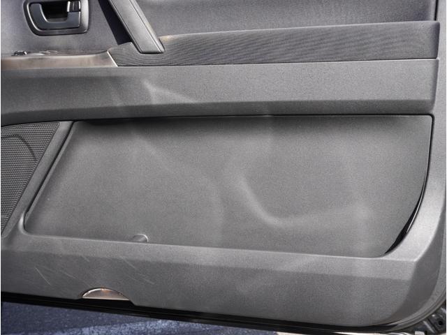 パジェロ ショート　ＶＲ－Ｉ　パワーステアリング　キーレスキー　パワーウィンドウ　フルセグＴＶ　バックモニター　エアコン　Ｗエアバッグ　ＡＢＳ　ＴＶ　アルミホイール　寒冷地仕様　エアバック　切替４ＷＤ　横滑防止（45枚目）