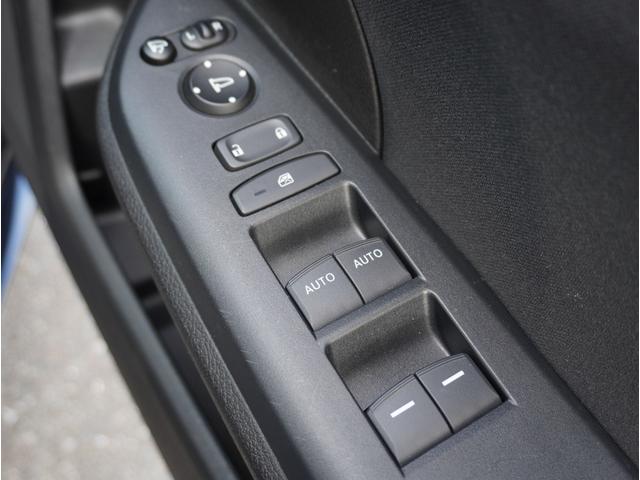 �y�p���[�E�B���h�E�X�C�b�`�z�㕔���Ȃ��^�]�Ȃ��瑀�삪�ł��܂��恙�V�Ԃł͓�����O�ł����A���ÎԂ�I�ԍۂ����̋@�\�����邩�Ȃ����͑厖�ł��ˁ�