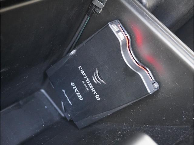 ジムニーシエラ ＪＣ　アイドリングＳ　スマートエントリー　メディアプレイヤー接続　車線逸脱警報装置　オートＬＥＤ　ＥＴＣ付　ＴＶナビ　地デジフルセグ　横滑り防止機能　ＤＡＣ　ＤＶＤ再生可　ダブルエアバッグ　ＰＷ　ＡＡＣ（7枚目）