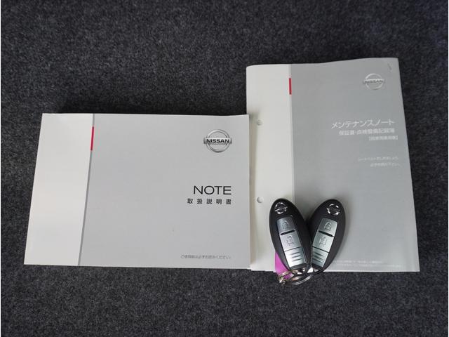 ノート Ｘ　レーダーブレーキサポート　スマトキー　セキュリティーアラーム　キーレス　運転席助手席エアバッグ　ナビＴＶ　横滑防止　エアコン　パワーウィンドウ　パワーステアリング　レーンアシスト　ＡＢＳ　メモリーナビ（8枚目）