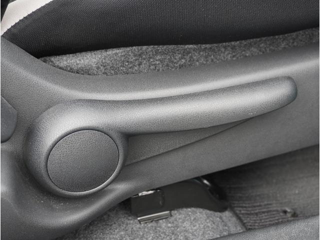 ノート Ｘ　レーダーブレーキサポート　スマトキー　セキュリティーアラーム　キーレス　運転席助手席エアバッグ　ナビＴＶ　横滑防止　エアコン　パワーウィンドウ　パワーステアリング　レーンアシスト　ＡＢＳ　メモリーナビ（30枚目）