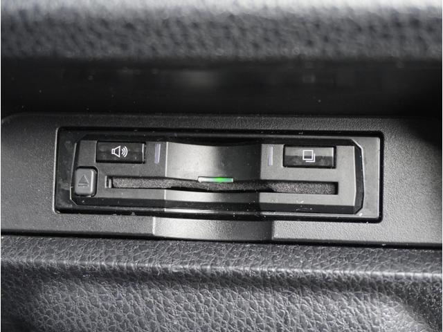 ノア Ｓｉ　ダブルバイビー　車線逸脱　クルーズＣ　ブレーキサポート　エアコン　ウォークスルー　ＡＵＸ　ＬＥＤライト　ナビ＆ＴＶ　横滑防止装置　アルミホイール　パワーウインドウ　フルセグ　盗難防止　ＡＨＢ　ＤＶＤ再生可　ＥＴＣ（7枚目）