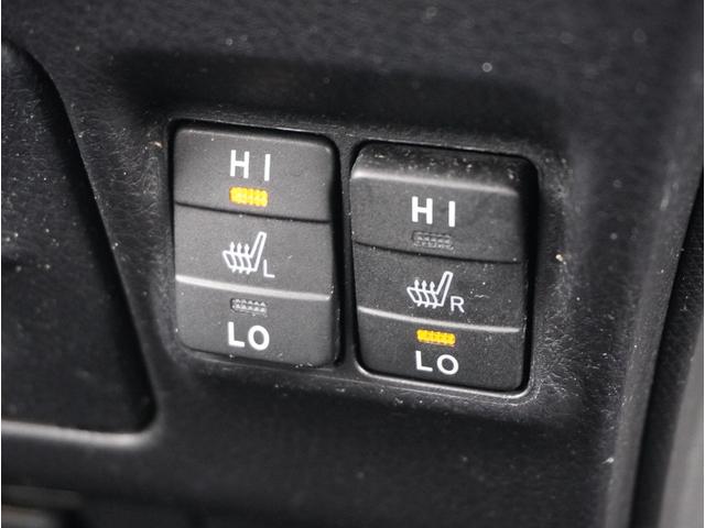 ノア Ｓｉ　ダブルバイビー　車線逸脱　クルーズＣ　ブレーキサポート　エアコン　ウォークスルー　ＡＵＸ　ＬＥＤライト　ナビ＆ＴＶ　横滑防止装置　アルミホイール　パワーウインドウ　フルセグ　盗難防止　ＡＨＢ　ＤＶＤ再生可　ＥＴＣ（10枚目）