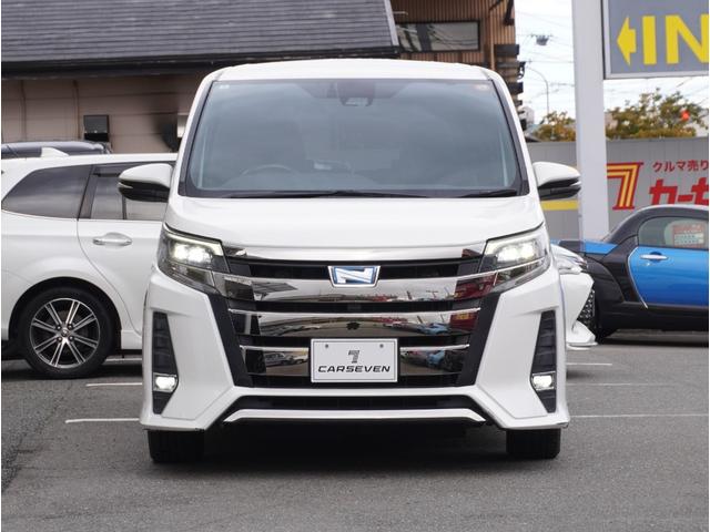 ノア Ｓｉ　ダブルバイビー　車線逸脱　クルーズＣ　ブレーキサポート　エアコン　ウォークスルー　ＡＵＸ　ＬＥＤライト　ナビ＆ＴＶ　横滑防止装置　アルミホイール　パワーウインドウ　フルセグ　盗難防止　ＡＨＢ　ＤＶＤ再生可　ＥＴＣ（12枚目）