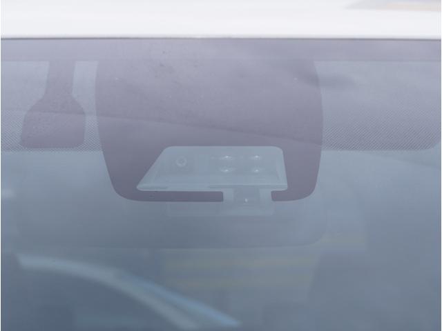 ノア Ｓｉ　ダブルバイビー　車線逸脱　クルーズＣ　ブレーキサポート　エアコン　ウォークスルー　ＡＵＸ　ＬＥＤライト　ナビ＆ＴＶ　横滑防止装置　アルミホイール　パワーウインドウ　フルセグ　盗難防止　ＡＨＢ　ＤＶＤ再生可　ＥＴＣ（16枚目）