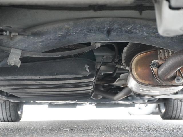 ノア Ｓｉ　ダブルバイビー　車線逸脱　クルーズＣ　ブレーキサポート　エアコン　ウォークスルー　ＡＵＸ　ＬＥＤライト　ナビ＆ＴＶ　横滑防止装置　アルミホイール　パワーウインドウ　フルセグ　盗難防止　ＡＨＢ　ＤＶＤ再生可　ＥＴＣ（26枚目）