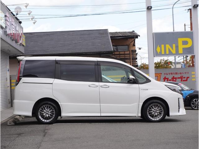 ノア Ｓｉ　ダブルバイビー　車線逸脱　クルーズＣ　ブレーキサポート　エアコン　ウォークスルー　ＡＵＸ　ＬＥＤライト　ナビ＆ＴＶ　横滑防止装置　アルミホイール　パワーウインドウ　フルセグ　盗難防止　ＡＨＢ　ＤＶＤ再生可　ＥＴＣ（27枚目）