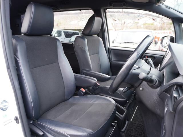 ノア Ｓｉ　ダブルバイビー　車線逸脱　クルーズＣ　ブレーキサポート　エアコン　ウォークスルー　ＡＵＸ　ＬＥＤライト　ナビ＆ＴＶ　横滑防止装置　アルミホイール　パワーウインドウ　フルセグ　盗難防止　ＡＨＢ　ＤＶＤ再生可　ＥＴＣ（29枚目）