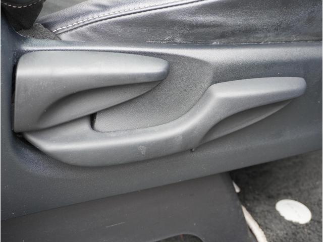 ノア Ｓｉ　ダブルバイビー　車線逸脱　クルーズＣ　ブレーキサポート　エアコン　ウォークスルー　ＡＵＸ　ＬＥＤライト　ナビ＆ＴＶ　横滑防止装置　アルミホイール　パワーウインドウ　フルセグ　盗難防止　ＡＨＢ　ＤＶＤ再生可　ＥＴＣ（32枚目）