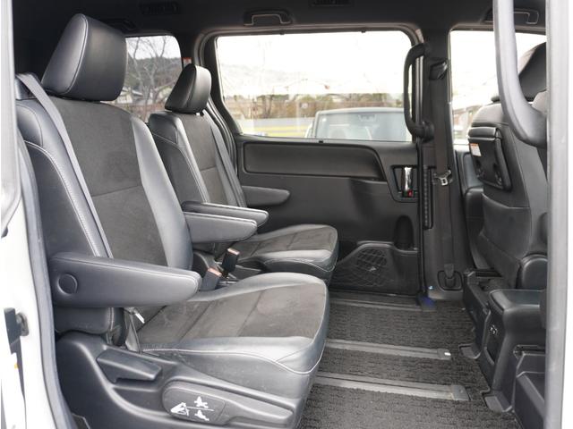 ノア Ｓｉ　ダブルバイビー　車線逸脱　クルーズＣ　ブレーキサポート　エアコン　ウォークスルー　ＡＵＸ　ＬＥＤライト　ナビ＆ＴＶ　横滑防止装置　アルミホイール　パワーウインドウ　フルセグ　盗難防止　ＡＨＢ　ＤＶＤ再生可　ＥＴＣ（34枚目）