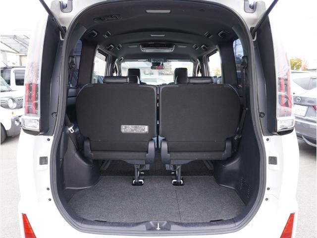 ノア Ｓｉ　ダブルバイビー　車線逸脱　クルーズＣ　ブレーキサポート　エアコン　ウォークスルー　ＡＵＸ　ＬＥＤライト　ナビ＆ＴＶ　横滑防止装置　アルミホイール　パワーウインドウ　フルセグ　盗難防止　ＡＨＢ　ＤＶＤ再生可　ＥＴＣ（43枚目）