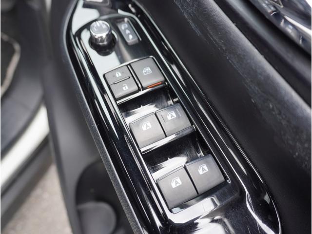 ノア Ｓｉ　ダブルバイビー　車線逸脱　クルーズＣ　ブレーキサポート　エアコン　ウォークスルー　ＡＵＸ　ＬＥＤライト　ナビ＆ＴＶ　横滑防止装置　アルミホイール　パワーウインドウ　フルセグ　盗難防止　ＡＨＢ　ＤＶＤ再生可　ＥＴＣ（52枚目）