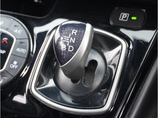 ノア Ｓｉ　ダブルバイビー　車線逸脱　クルーズＣ　ブレーキサポート　エアコン　ウォークスルー　ＡＵＸ　ＬＥＤライト　ナビ＆ＴＶ　横滑防止装置　アルミホイール　パワーウインドウ　フルセグ　盗難防止　ＡＨＢ　ＤＶＤ再生可　ＥＴＣ（65枚目）