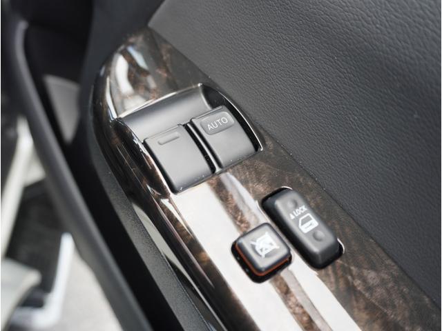 �y�p���[�E�B���h�E�X�C�b�`�z�㕔���Ȃ��^�]�Ȃ��瑀�삪�ł��܂��恙�V�Ԃł͓�����O�ł����A���ÎԂ�I�ԍۂ����̋@�\�����邩�Ȃ����͑厖�ł��ˁ�