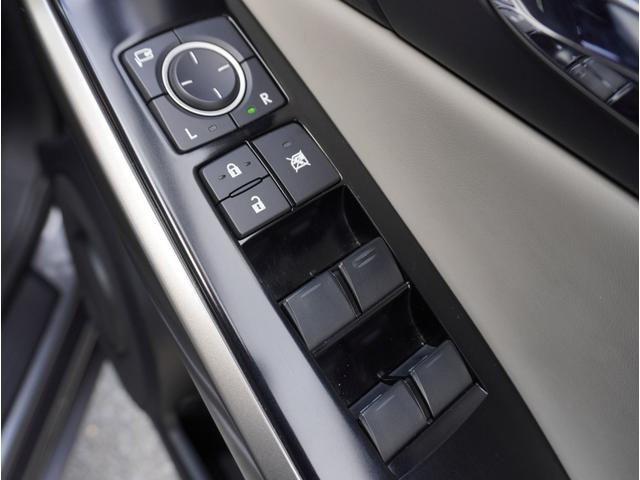 �y�p���[�E�B���h�E�X�C�b�`�z�㕔���Ȃ��^�]�Ȃ��瑀�삪�ł��܂��恙�V�Ԃł͓�����O�ł����A���ÎԂ�I�ԍۂ����̋@�\�����邩�Ȃ����͑厖�ł��ˁ�