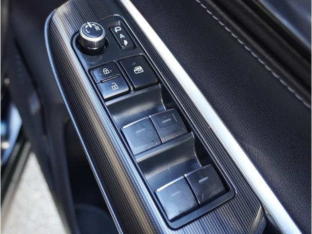 �y�p���[�E�B���h�E�X�C�b�`�z�㕔���Ȃ��^�]�Ȃ��瑀�삪�ł��܂��恙�V�Ԃł͓�����O�ł����A���ÎԂ�I�ԍۂ����̋@�\�����邩�Ȃ����͑厖�ł��ˁ�