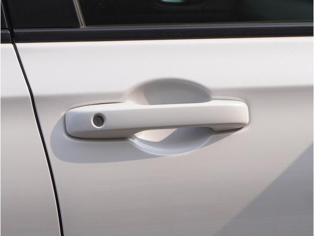 ヴェゼル ｅ：ＨＥＶ　Ｘ　フルオートエアコン　ＬＫＡＳ　アダクティブクルーズコントロール　盗難防止　両席エアバック　ソナー　Ｂカメ　ＴＶナビ　キーレスエントリー　地デジ　エアバッグ　カーテンエアバック　パワーウインドウ　ＶＳＡ（19枚目）