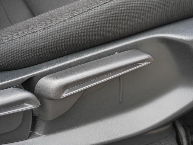 ヴェゼル ｅ：ＨＥＶ　Ｘ　フルオートエアコン　ＬＫＡＳ　アダクティブクルーズコントロール　盗難防止　両席エアバック　ソナー　Ｂカメ　ＴＶナビ　キーレスエントリー　地デジ　エアバッグ　カーテンエアバック　パワーウインドウ　ＶＳＡ（33枚目）