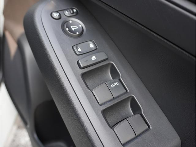 ヴェゼル ｅ：ＨＥＶ　Ｘ　フルオートエアコン　ＬＫＡＳ　アダクティブクルーズコントロール　盗難防止　両席エアバック　ソナー　Ｂカメ　ＴＶナビ　キーレスエントリー　地デジ　エアバッグ　カーテンエアバック　パワーウインドウ　ＶＳＡ（48枚目）