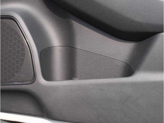 ヴェゼル ｅ：ＨＥＶ　Ｘ　フルオートエアコン　ＬＫＡＳ　アダクティブクルーズコントロール　盗難防止　両席エアバック　ソナー　Ｂカメ　ＴＶナビ　キーレスエントリー　地デジ　エアバッグ　カーテンエアバック　パワーウインドウ　ＶＳＡ（49枚目）