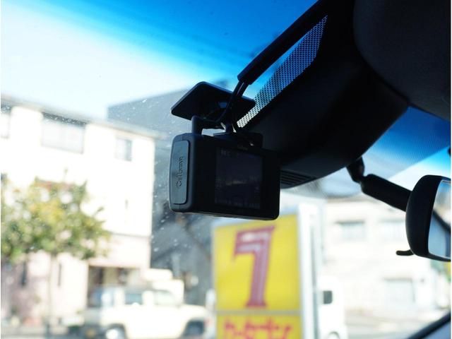 フリード Gブラックスタイル 横滑り防止 シートヒータ イモビ キーフリー 両電動スライドドア オートエアコン 三列シート Rカメラ 車線逸脱警報 アルミ スマートキー LEDヘッドランプ アイドリングストップ パワーウィンドウ(7枚目)