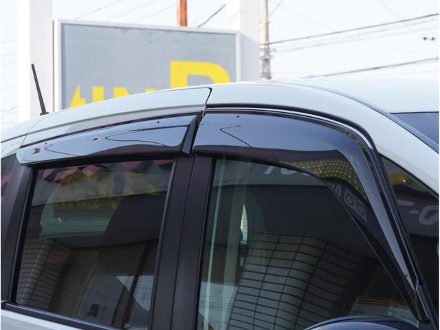 フリード Gブラックスタイル 横滑り防止 シートヒータ イモビ キーフリー 両電動スライドドア オートエアコン 三列シート Rカメラ 車線逸脱警報 アルミ スマートキー LEDヘッドランプ アイドリングストップ パワーウィンドウ(19枚目)