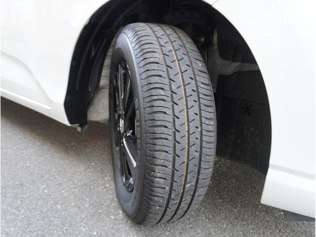 フリード Gブラックスタイル 横滑り防止 シートヒータ イモビ キーフリー 両電動スライドドア オートエアコン 三列シート Rカメラ 車線逸脱警報 アルミ スマートキー LEDヘッドランプ アイドリングストップ パワーウィンドウ(22枚目)