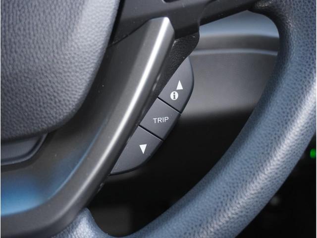 フリード Gブラックスタイル 横滑り防止 シートヒータ イモビ キーフリー 両電動スライドドア オートエアコン 三列シート Rカメラ 車線逸脱警報 アルミ スマートキー LEDヘッドランプ アイドリングストップ パワーウィンドウ(57枚目)