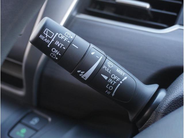 フリード Gブラックスタイル 横滑り防止 シートヒータ イモビ キーフリー 両電動スライドドア オートエアコン 三列シート Rカメラ 車線逸脱警報 アルミ スマートキー LEDヘッドランプ アイドリングストップ パワーウィンドウ(58枚目)