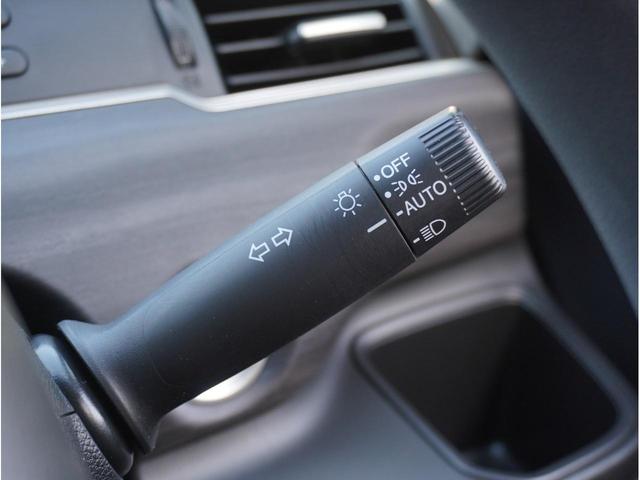 フリード Gブラックスタイル 横滑り防止 シートヒータ イモビ キーフリー 両電動スライドドア オートエアコン 三列シート Rカメラ 車線逸脱警報 アルミ スマートキー LEDヘッドランプ アイドリングストップ パワーウィンドウ(59枚目)