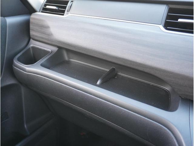 フリード Gブラックスタイル 横滑り防止 シートヒータ イモビ キーフリー 両電動スライドドア オートエアコン 三列シート Rカメラ 車線逸脱警報 アルミ スマートキー LEDヘッドランプ アイドリングストップ パワーウィンドウ(68枚目)