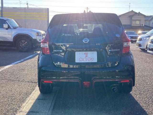 ノート ｅ－パワーニスモ　運転席・助手席エアバック　衝突被害軽減ブレーキ　横滑り防止装置　車線逸脱防止支援システム　ソナー　オートエアコン　ＡＷ　ＥＴＣ　ナビ　フルセグＴＶ　Ｂｌｕｅｔｏｏｔｈ対応　全方位カメラ（11枚目）