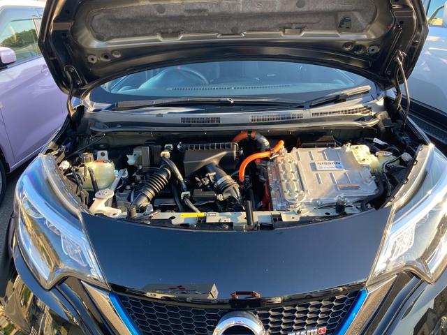 ノート ｅ－パワーニスモ　運転席・助手席エアバック　衝突被害軽減ブレーキ　横滑り防止装置　車線逸脱防止支援システム　ソナー　オートエアコン　ＡＷ　ＥＴＣ　ナビ　フルセグＴＶ　Ｂｌｕｅｔｏｏｔｈ対応　全方位カメラ（33枚目）