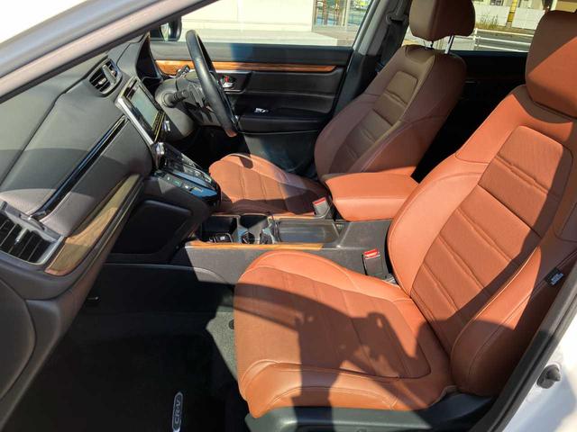 ＣＲ－Ｖハイブリッド ｅ：ＨＥＶ　ＥＸ・マスターピース　衝突被害軽減Ｂ　横滑り防止装置　サンルーフ　クルーズコントロール　ソナー　バックモニター　盗難防止システム　スマートキー　本革シート　電動バックドア　ステアリングヒーター　シートヒーター（前後）（14枚目）