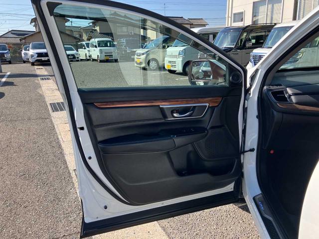ＣＲ－Ｖハイブリッド ｅ：ＨＥＶ　ＥＸ・マスターピース　衝突被害軽減Ｂ　横滑り防止装置　サンルーフ　クルーズコントロール　ソナー　バックモニター　盗難防止システム　スマートキー　本革シート　電動バックドア　ステアリングヒーター　シートヒーター（前後）（18枚目）